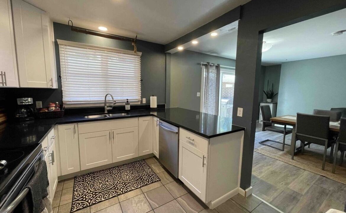Greeley House | Large, beautifully updated townhome close to UNC and NCMC.