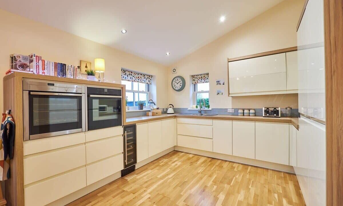 Sutton-in-Ashfield House | Host & Stay | The Willows