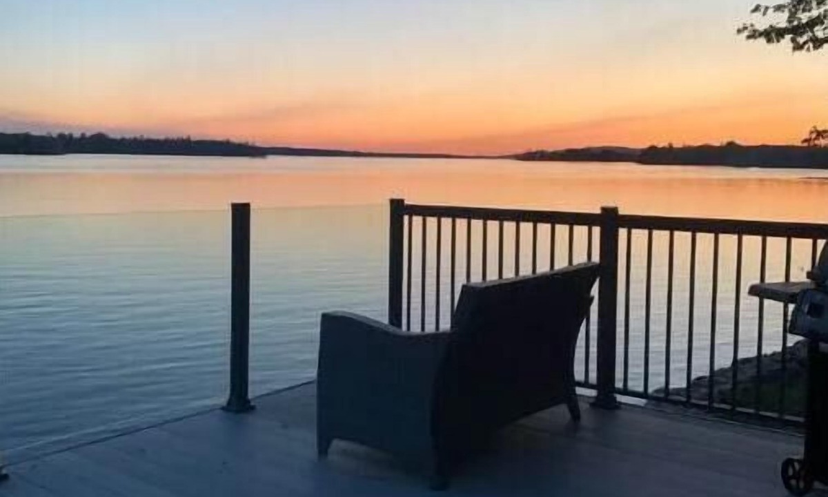 Mansfield-et-Pontefract Ski Chalet | Barefoot Beach House, Relaxing & Incredible Views