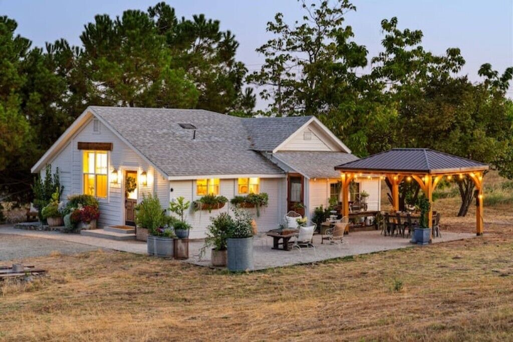 Newcastle House | Countryside Cottagen