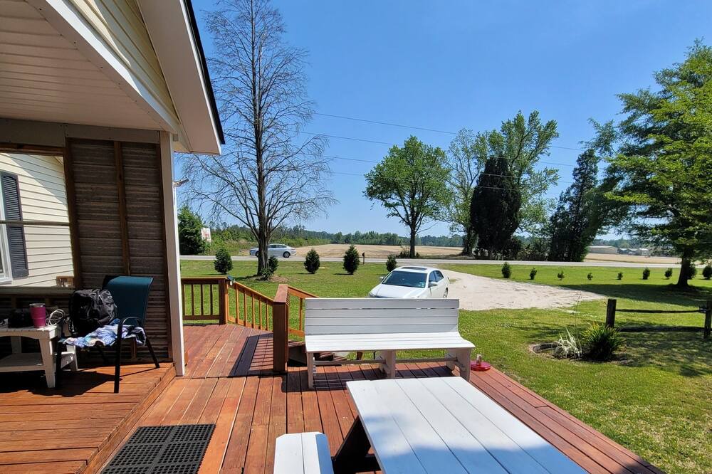 Pinetown House | "Katie's Hideaway", Rural and Private, yet only 3 miles from Belhaven, NC