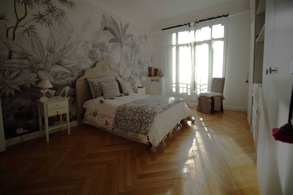 Neuilly-sur-Seine Apartment | Homerez - Big apartement for 11 ppl. at Neuilly-sur-Seine