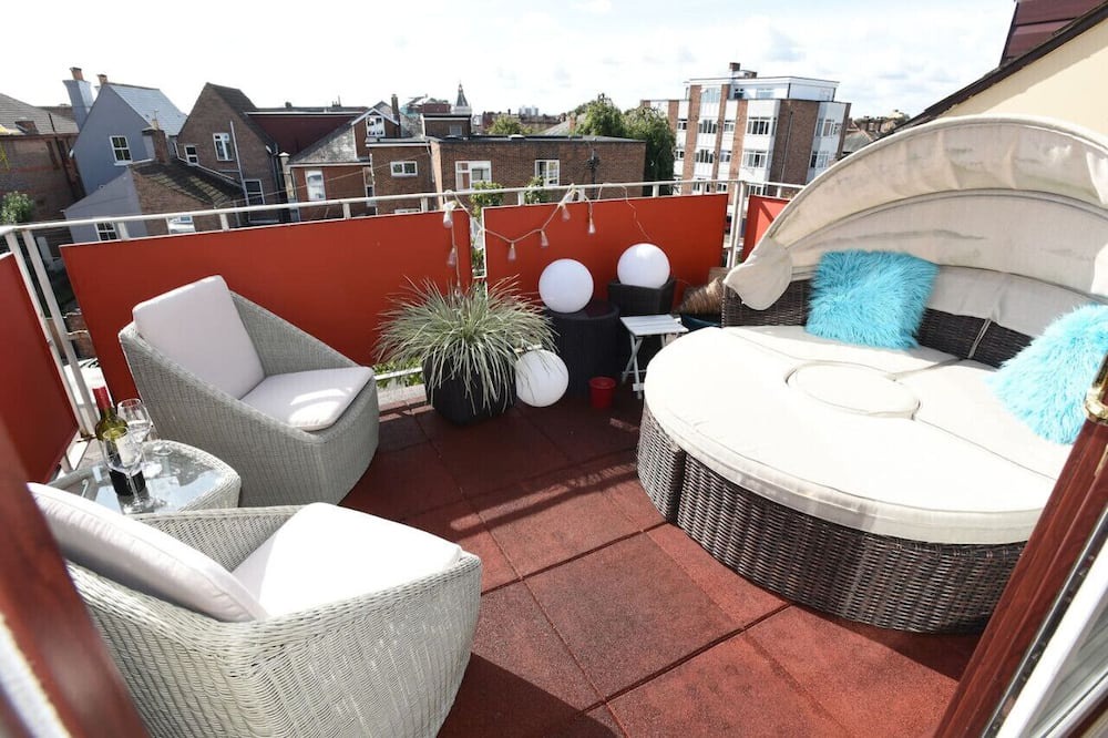 Southsea Apartment | *New* Spacious 3BR Apt w/ Balcony & FREE Parking!