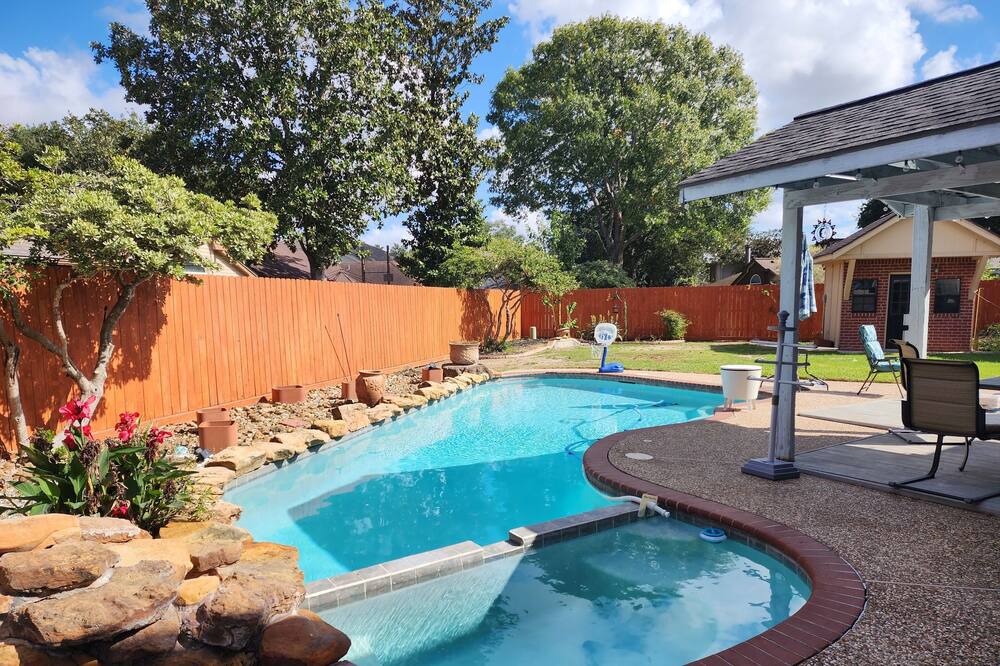 Pecan Grove House | Offering a comfortable home with a pool and outdoor space to relax and enjoy!
