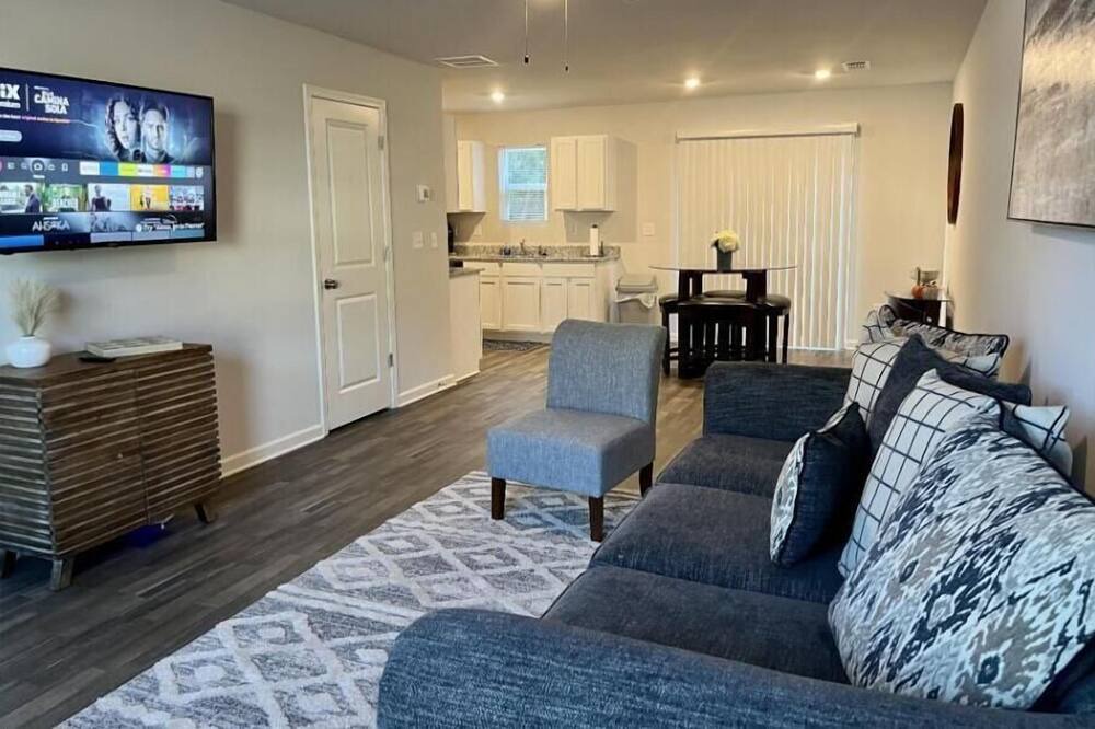 Macon House | Beautiful Macon Home! Convenience & Comfort!