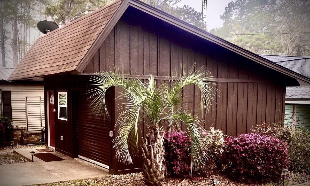 Zavalla Cabin | Wake at Mid-Lake
