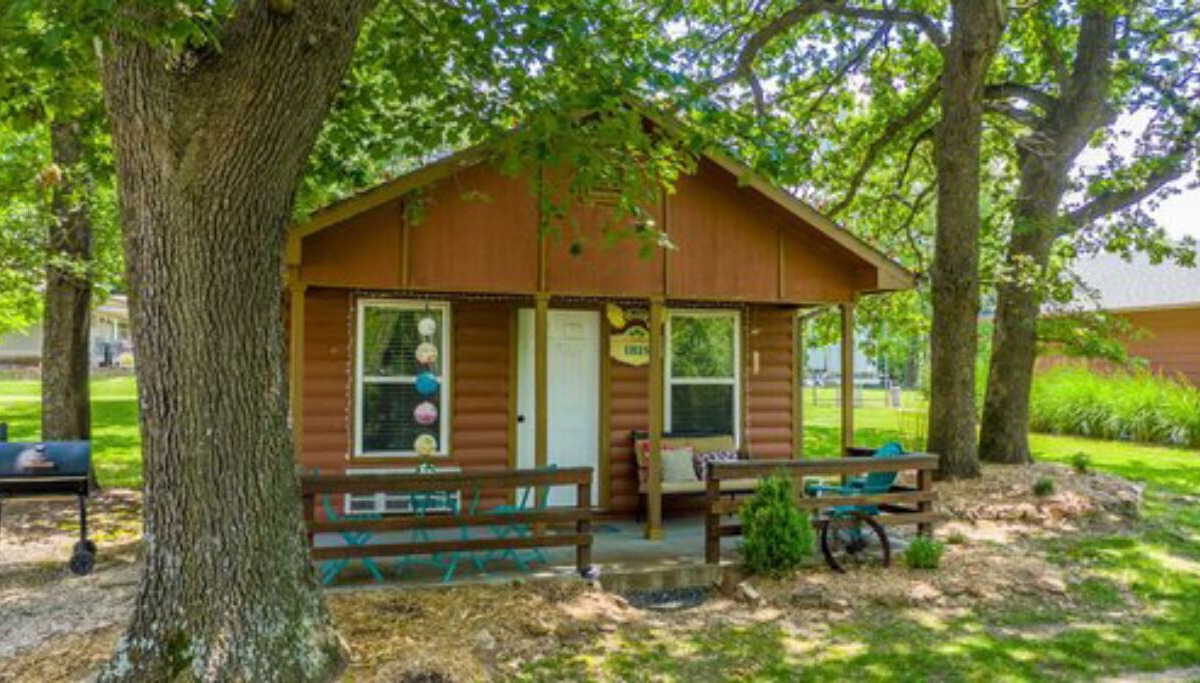 Cleora Cabin | The Ibis Cabin - Accommodates 4 Guests