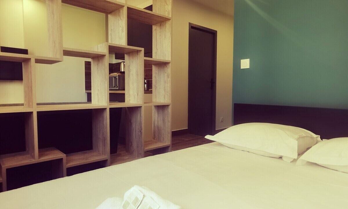 La Demi - Lune Apartment | Studio superbe, parking gratuit