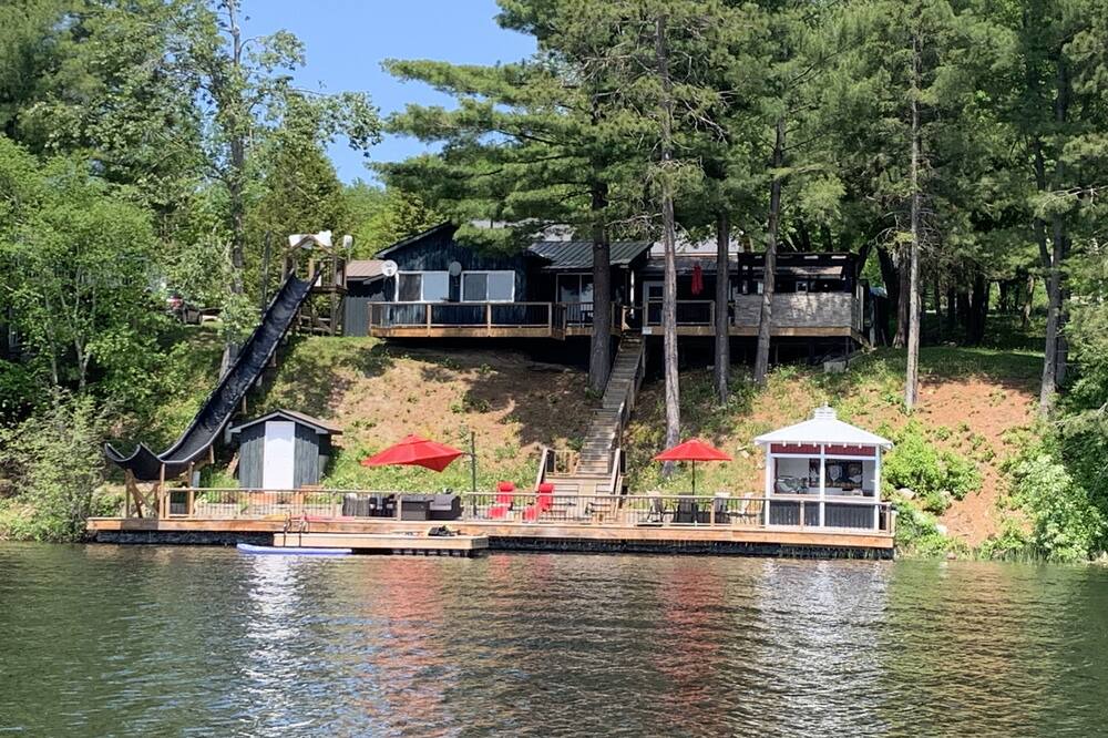 Whitewater Region Cottage | 1 hour west of Ottawa Family friendly Private Nearby amenities Sleeps up to 10