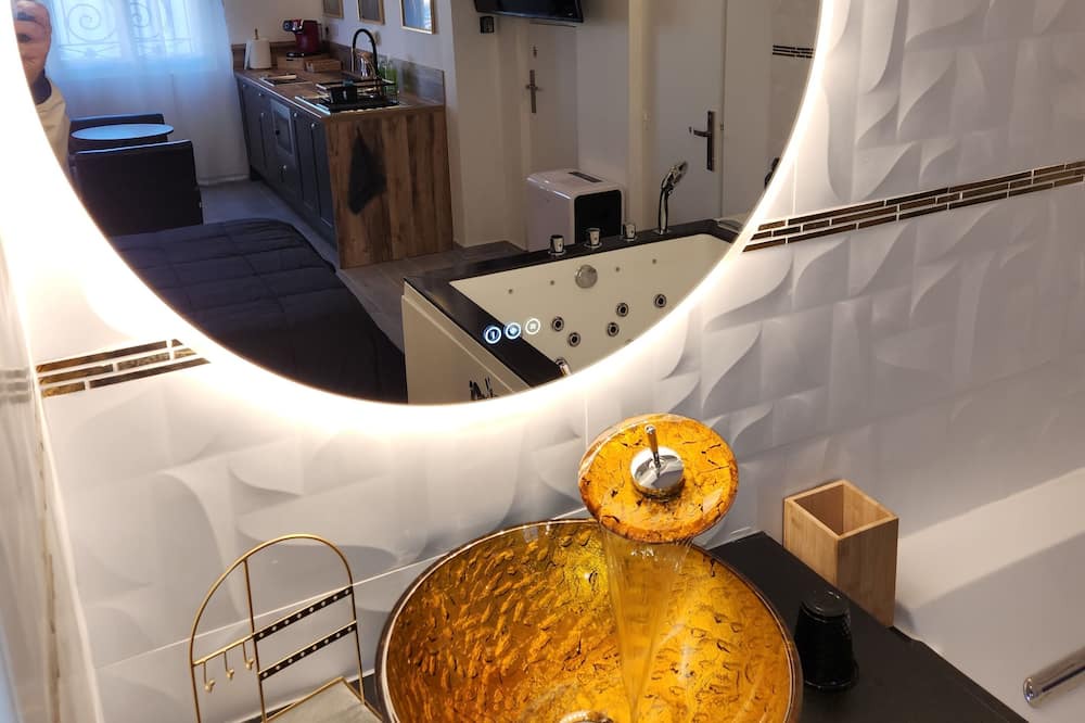 Saint-Assiscle Apartment | Studio Romantique Avec Jacuzzi