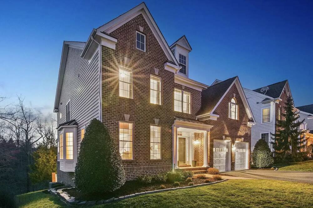 Dunn Loring House | Cozy 1B1B Suite Safe Community