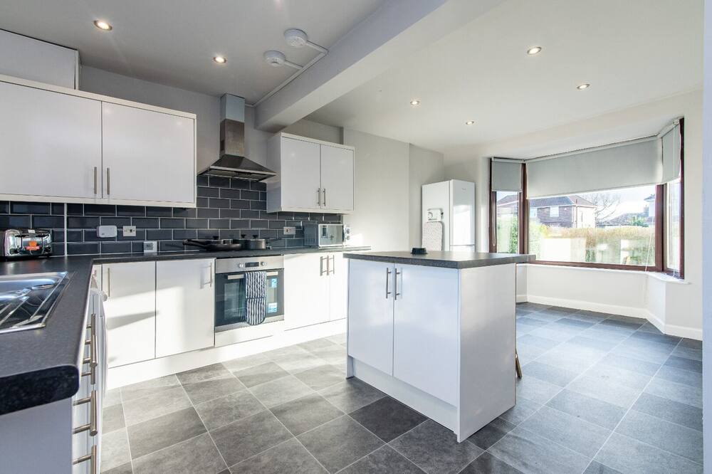 Billingham House | Contractor-Friendly 3 Bed Home in Billingham