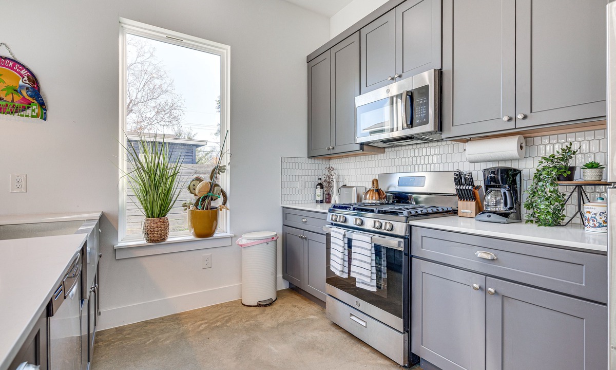Brentwood Cottage | Pet-friendly Brentwood Home ~ 7 Mi to Downtown!