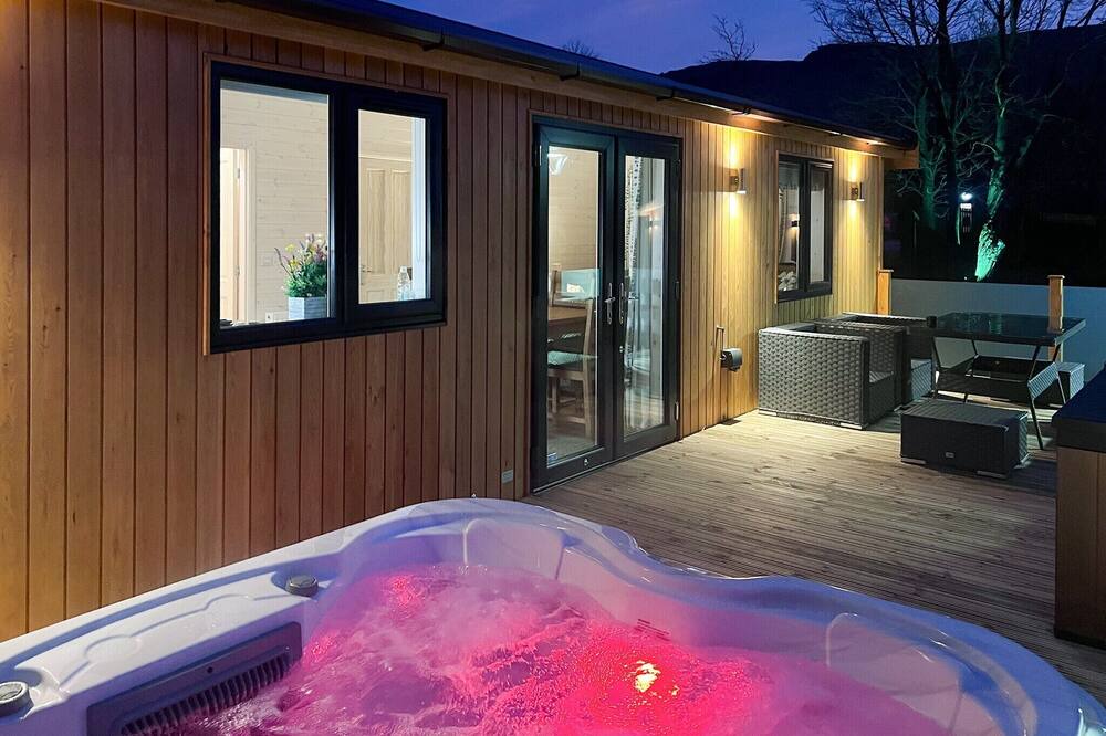 Saddleworth Cabin | 2 bedroom accommodation in Greenfield