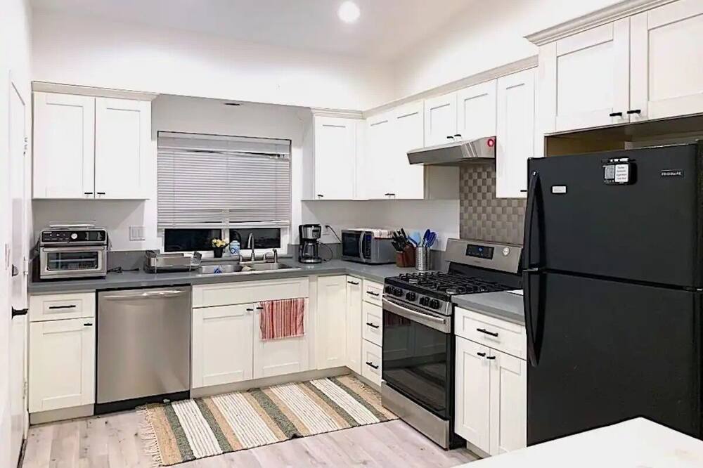 Rancho Cucamonga House | Modern · Comfort · Rancho Relaxation