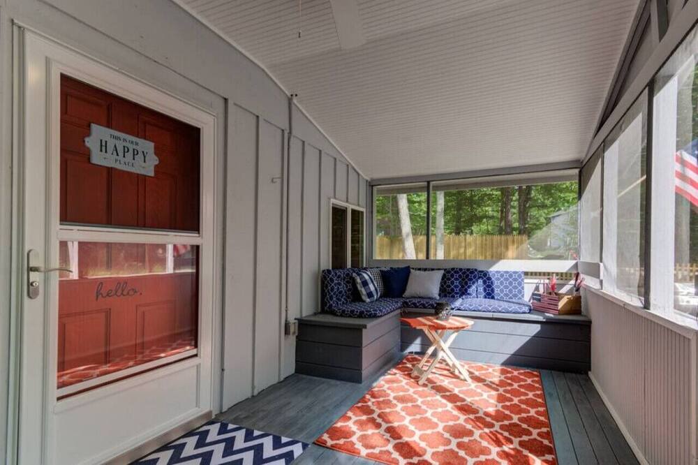 Conway Cottage | Rustic Pet Friendly Cottage w/Private Beach Access