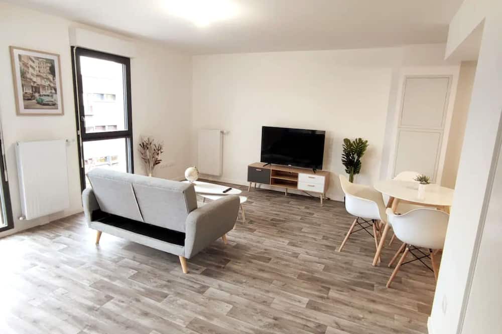 Bondy Apartment | Nice 2BR 15 Min From Paris and CDG