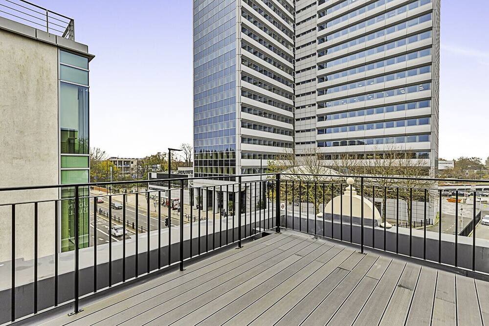 Turnham Green Apartment | Sunny 2-Bed Flat in Chiswick