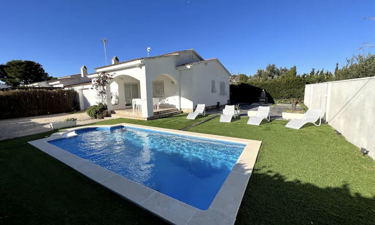 Les Tres Cales Ski Chalet | Agradable Villa con Piscina a 800m de la Playa