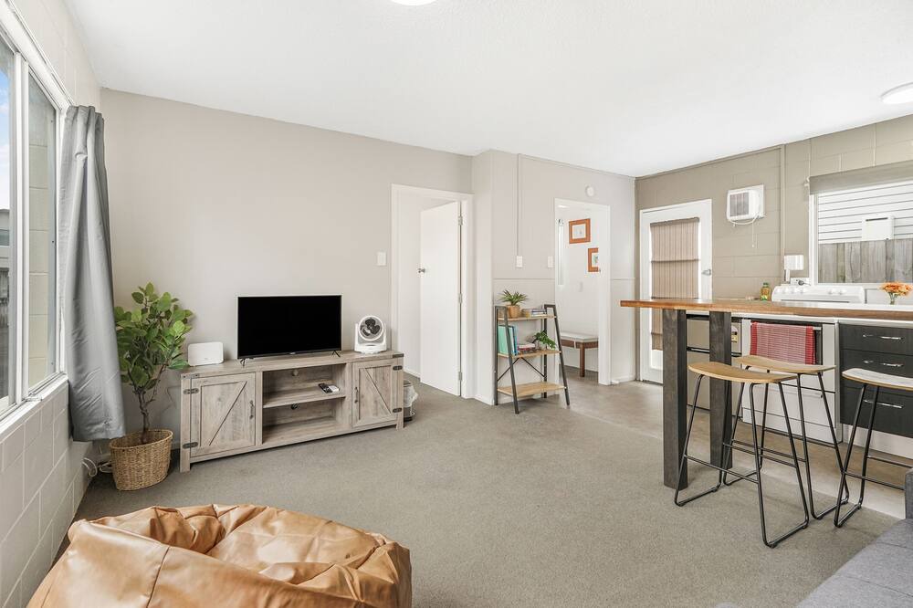 Hamilton Cottage | City Break - Hamilton Holiday Unit