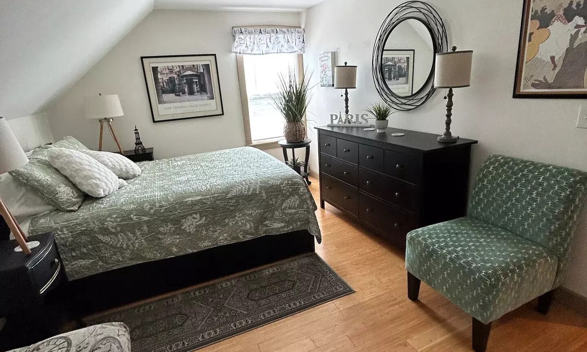 Bristol Apartment | Private BR/LR/BA Suite in Downtown Bristol