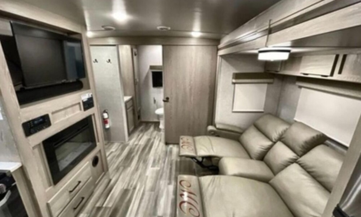 Elmo House | Cozy 2-Person RV Getaway