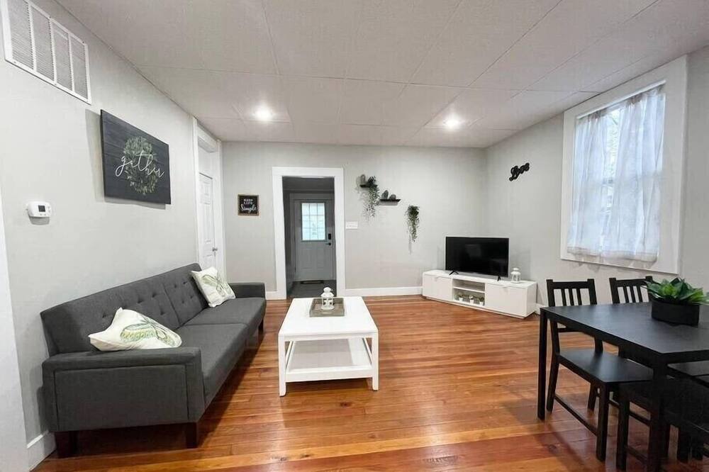 Franklin House | Spacious Home in Downtown Franklin