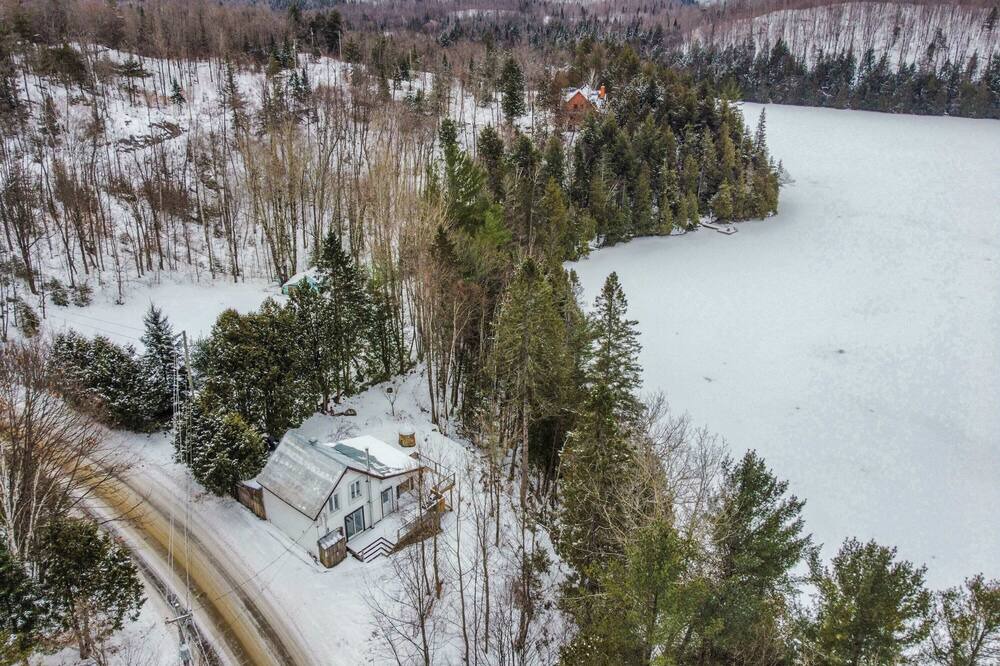 Grenville-sur-la-Rouge Cabin | Ô Lac - waterfront, cozy, rustic cottage!