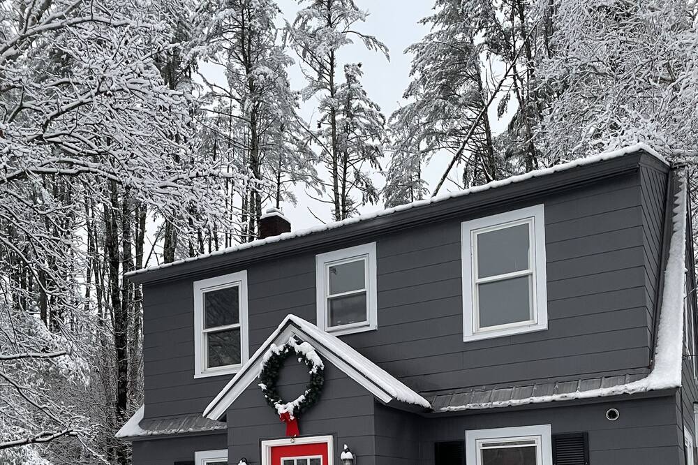 Cavendish House | New England Cape - 10 Minutes from Okemo