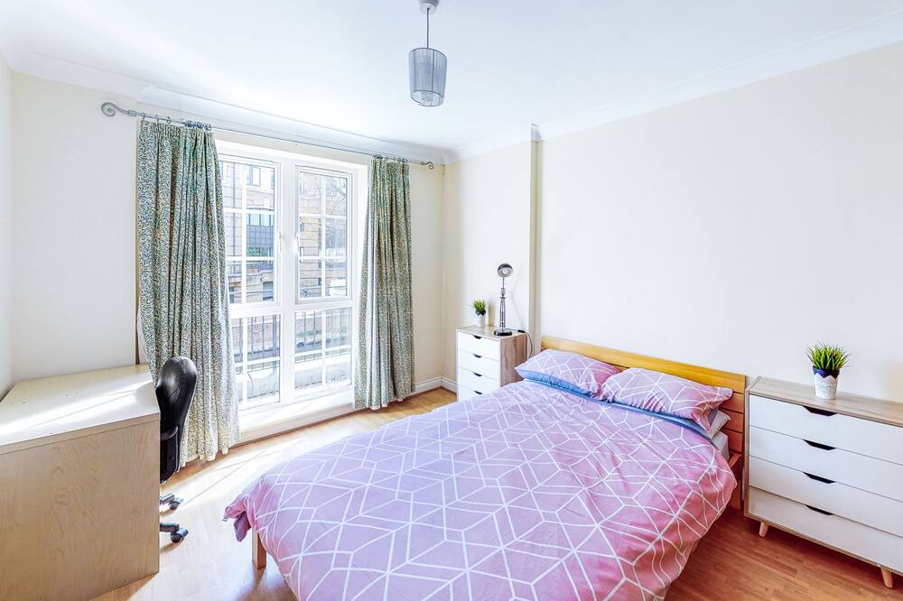 Reading City Centre Apartment | Canal Side Apartment sleeps 4 with Parking
