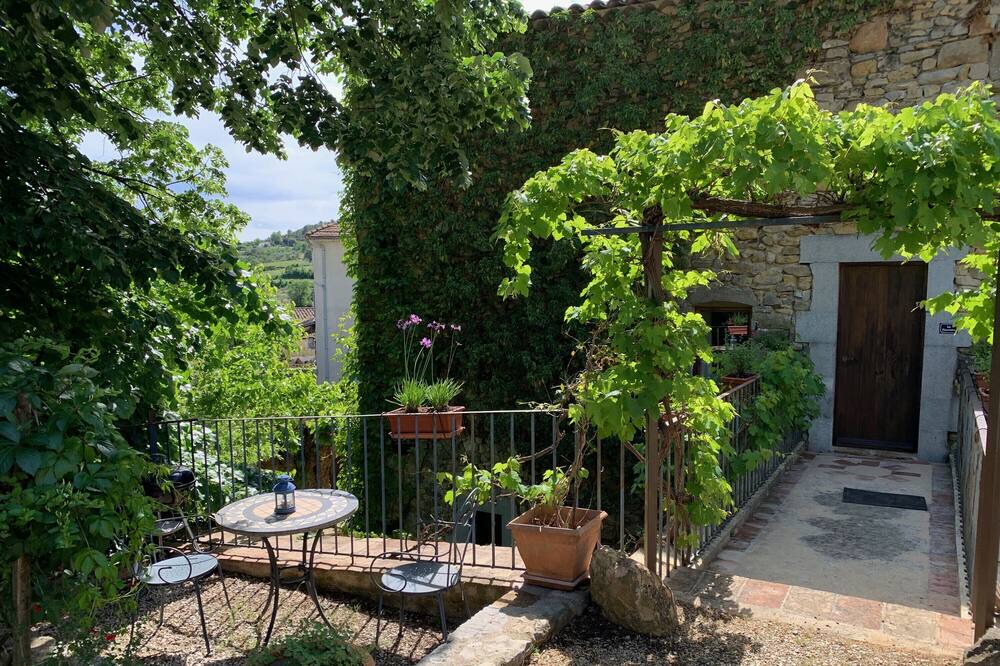 Saint-Sauveur-de-Cruzieres Cottage | Le FLEURISTE with TERRACE AND SHARED BARBECUE/PISCINE
