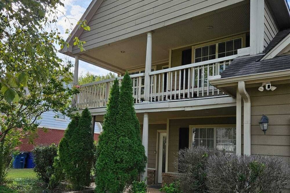 Olive Branch House | Spacious, State Line, Private Pool with king Beds