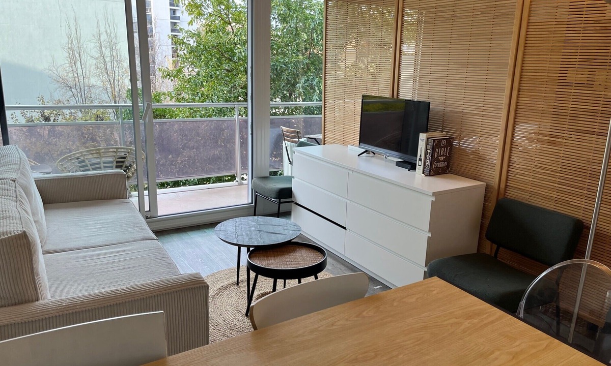 Saint-Lambert Apartment | Small nest with view of the Eiffel Tower