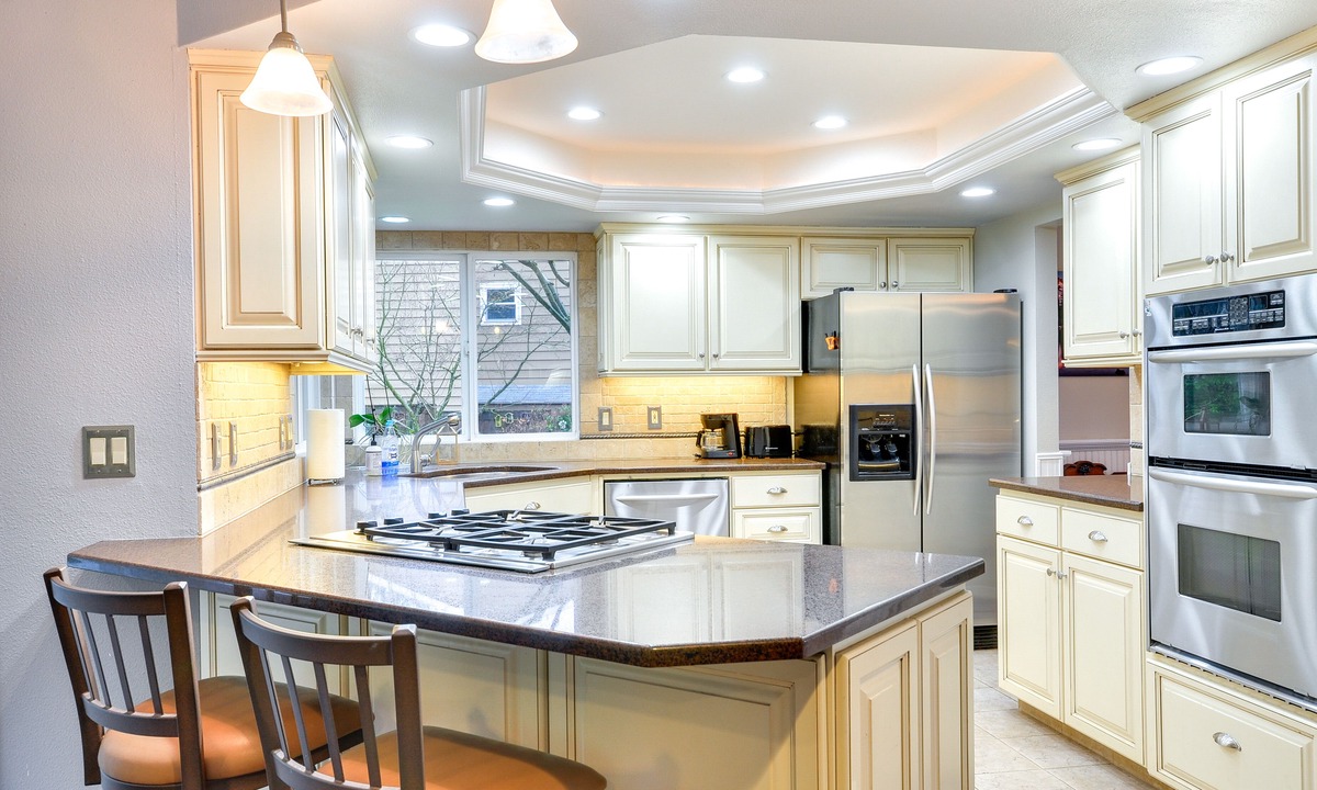 Cedar Hills House | Charming Portland Home: Yard, Deck & Fireplace!