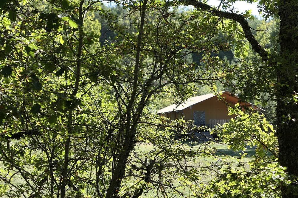 Revest-du-Bion Ski Chalet | Glamping Tent1: wild-life feeling with Provence touch 3 bedrooms (max. 6 guests)