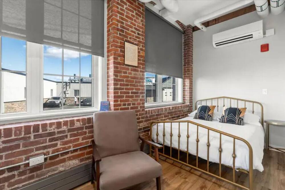 Manchester Apartment | [Pet Friendly] Gatsby's Corner