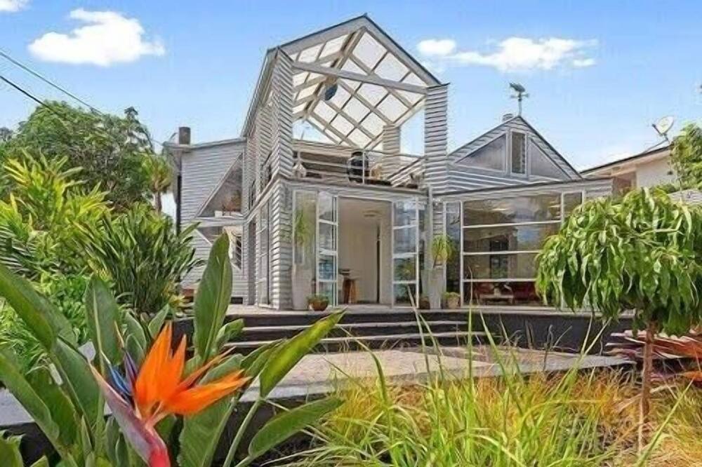 Birkenhead Apartment | Light-Filled 1BR Oasis with Sunset Views