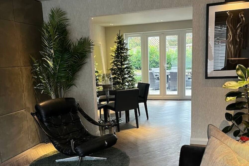 Bagshot House | Penny Hill