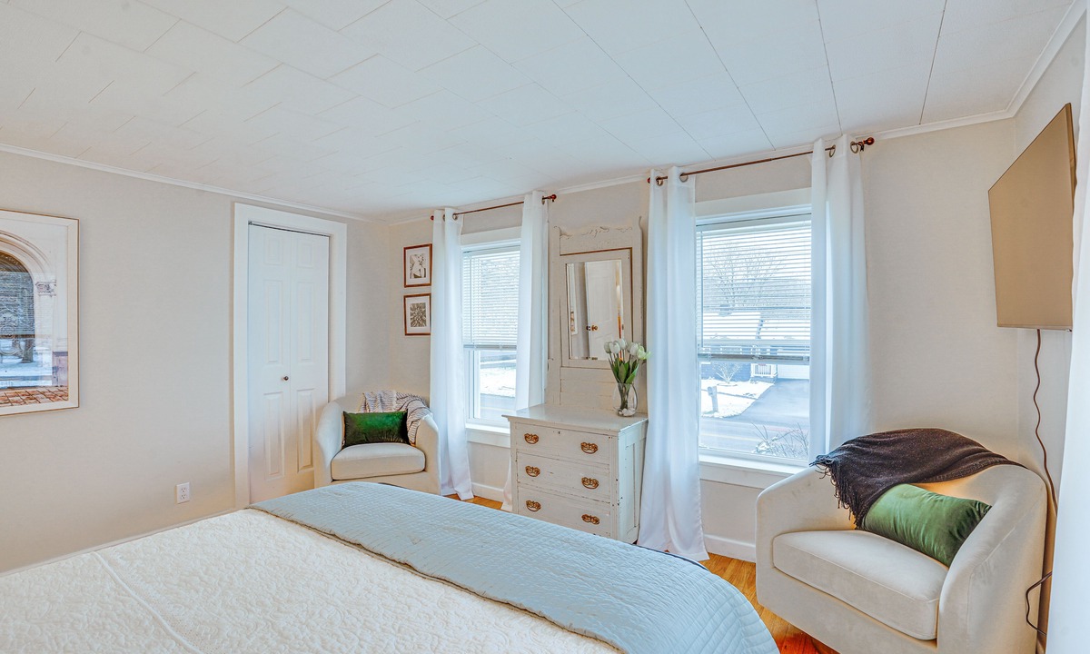 Franklin Springs Apartment | Chic New Hartford Apartment - Hike, Golf & Ski!