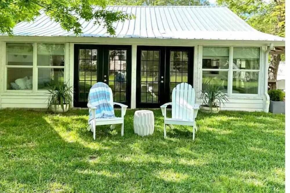Seguin Cottage | Entire cottage in Seguin, Texas, United States