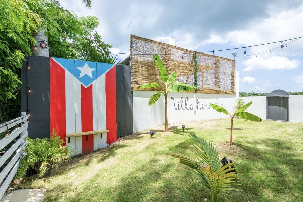 Bouvet Island House | Spacious Villa near Beach w/ King Beds + Soaking Tub