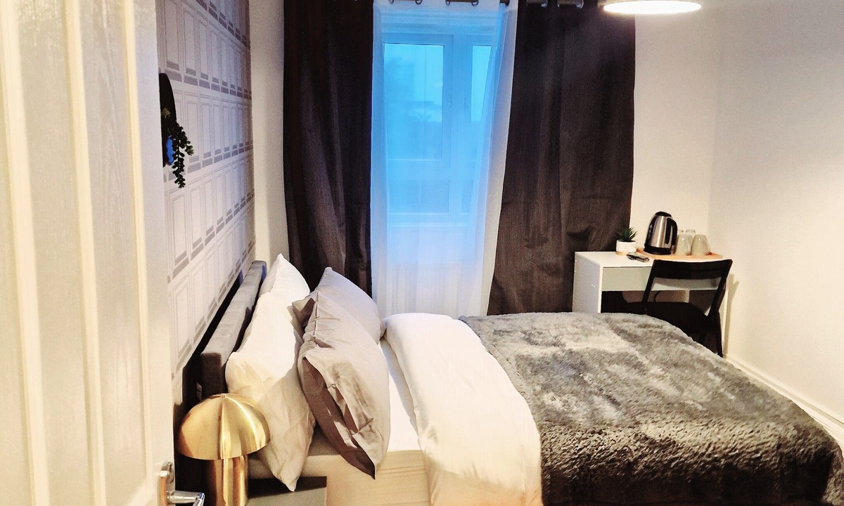 Sutton Central Apartment | Relaxing Spacious Brunswick Rooms in Sutton