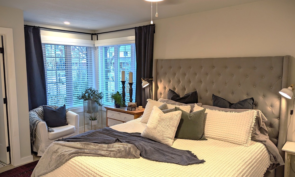 Elmvale - Eastway - Riverview - Riverview Park West House | Cozy oasis for professionals, where comfort & productivity seamlessly converge!
