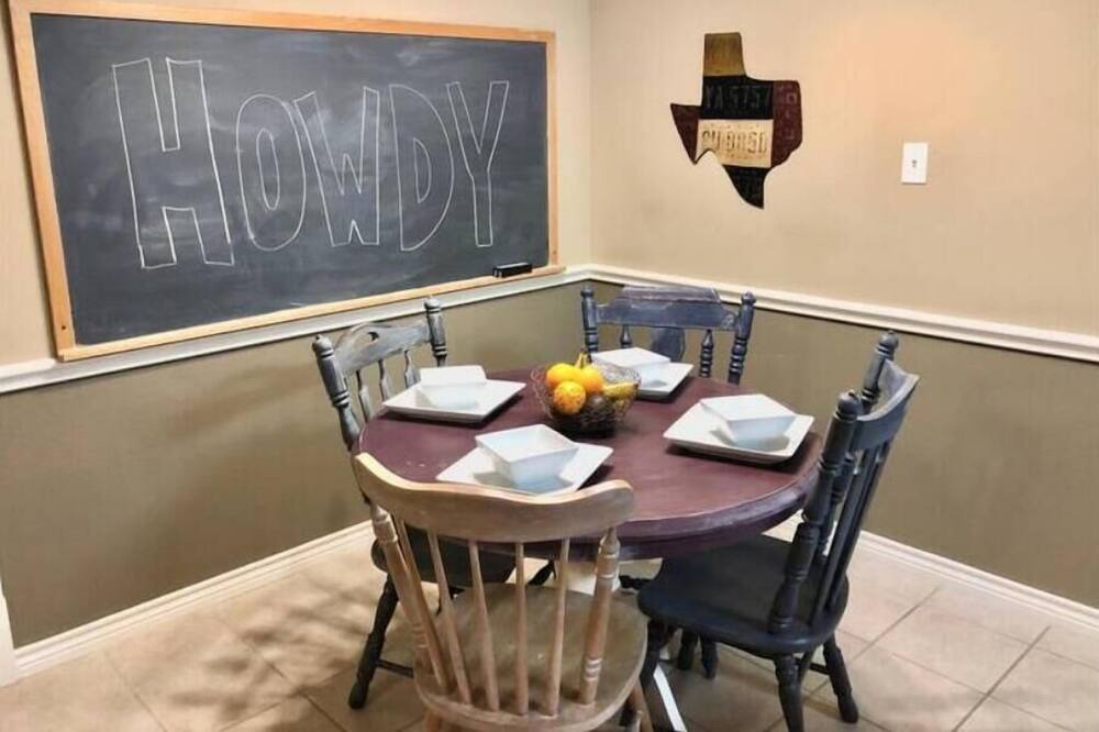 Southwood Valley Condo | Howdy Hangout