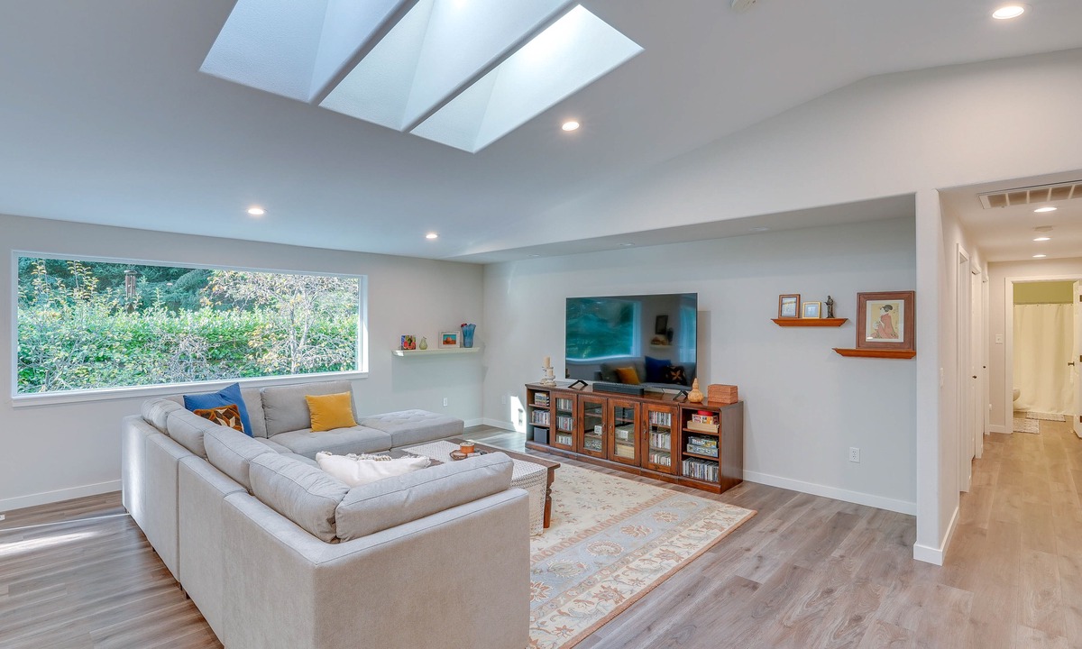 Sudden Valley House | Charming Bellingham Home: Backyard, Walk to Beach!