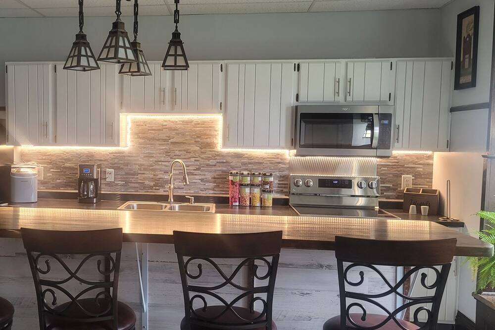 Springfield House | 1-70 HELEN'S 1908 ANTIQUE HAVEN HOUSE EXIT 54 SR 72 WITTENBERG/CEDARVILLE EXIT