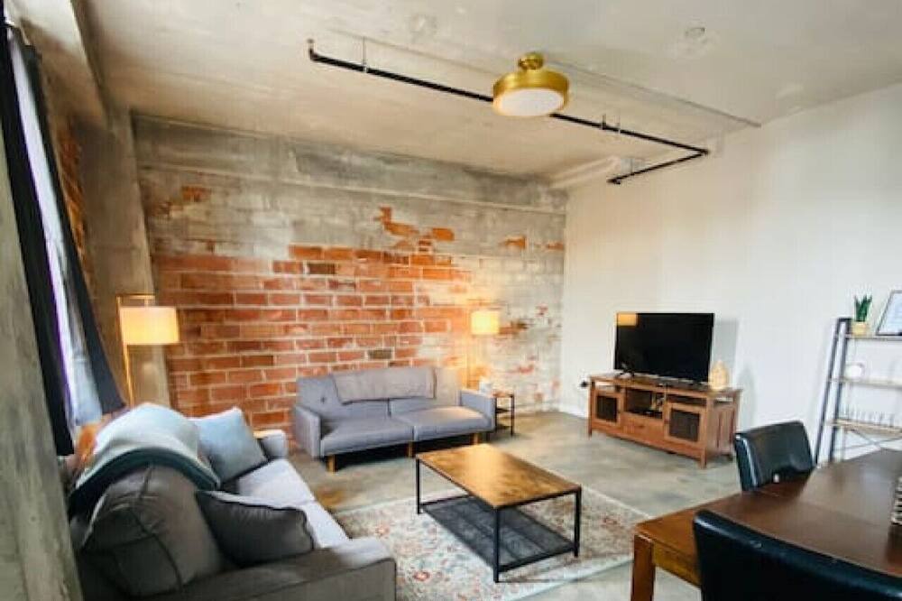 Downtown Apartment | Modern industrial 2 BR, 2 bath Downtown (#7)