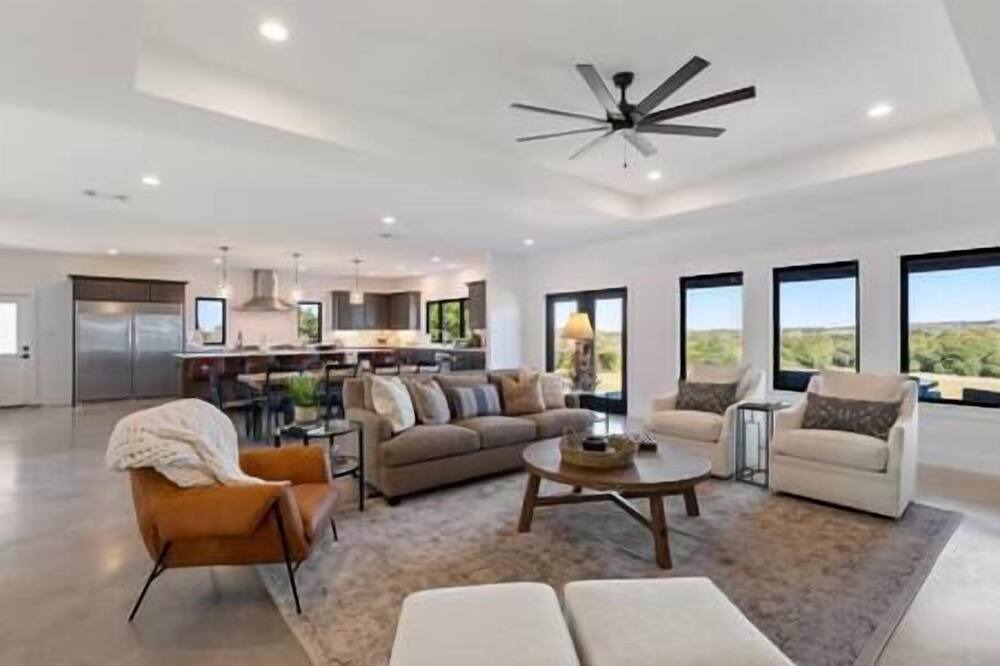 La Grange House | La Grange Modern Farmhouse, breathtaking views!