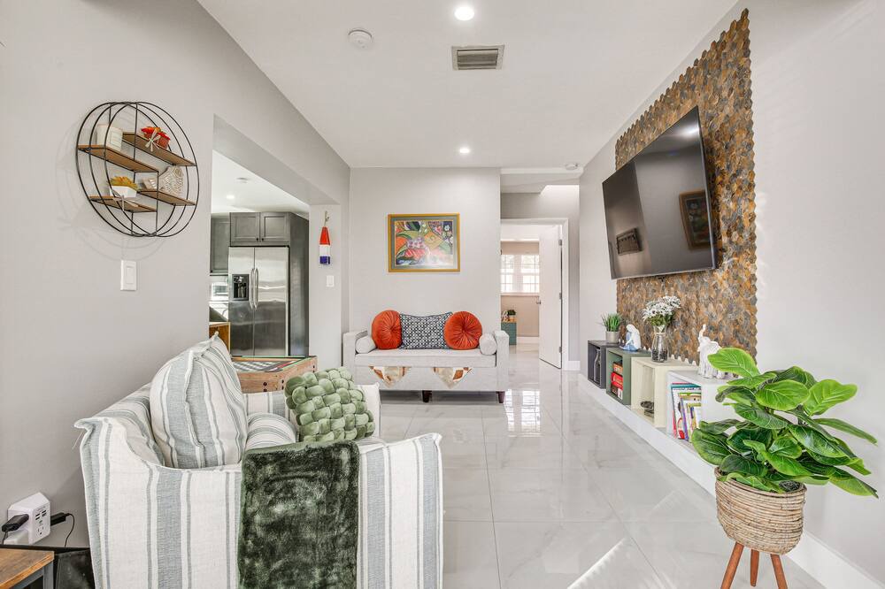 Edgewood Cottage | Family-Friendly Fort Lauderdale Home Near Beaches!