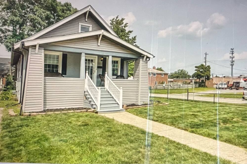 Royal Oak House | 420 Friendly Royal Oak Rental